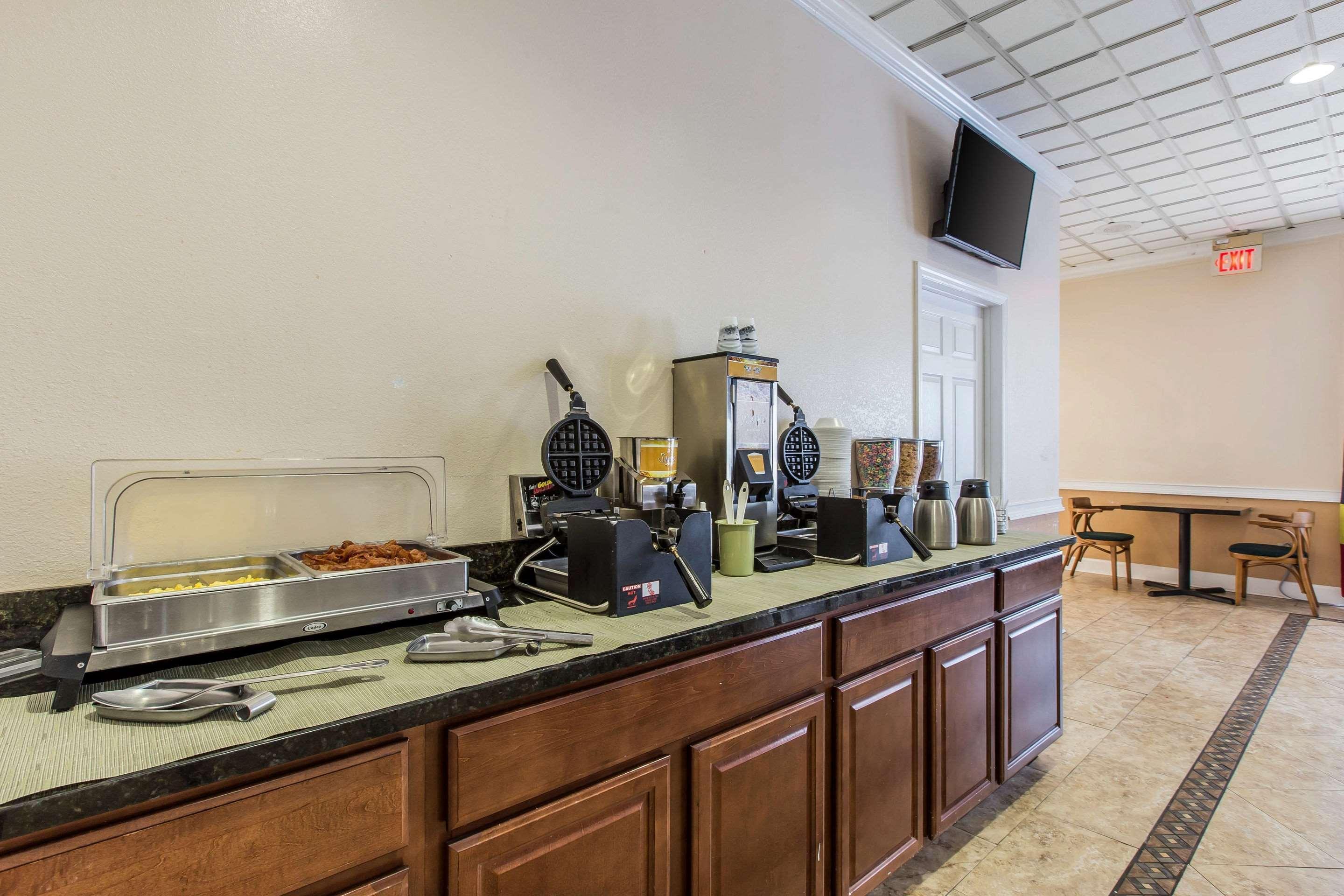 Quality Inn Midtown Savannah Exteriör bild